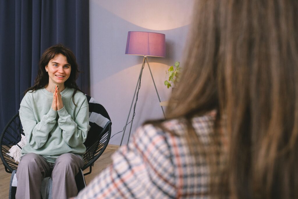 Addiction psychiatrist Los Angeles provider meeting with a patient for recovery care